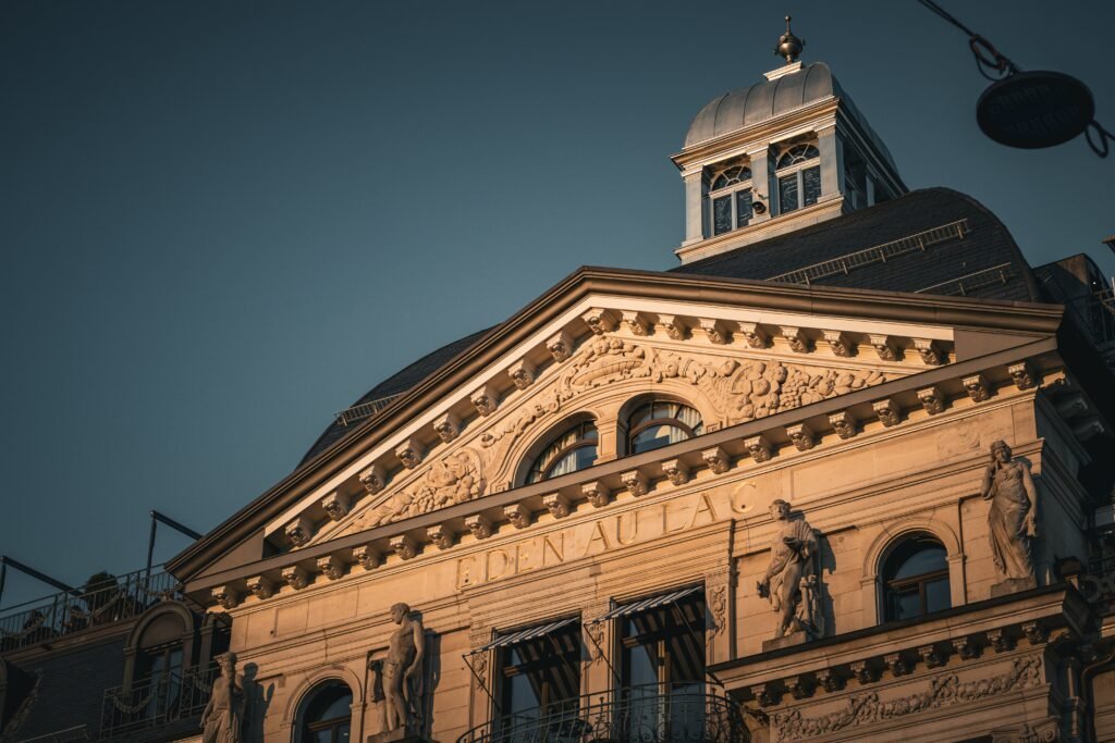 Explore the Best Unique Hotels in Paris Explore the Best Unique Hotels in Paris